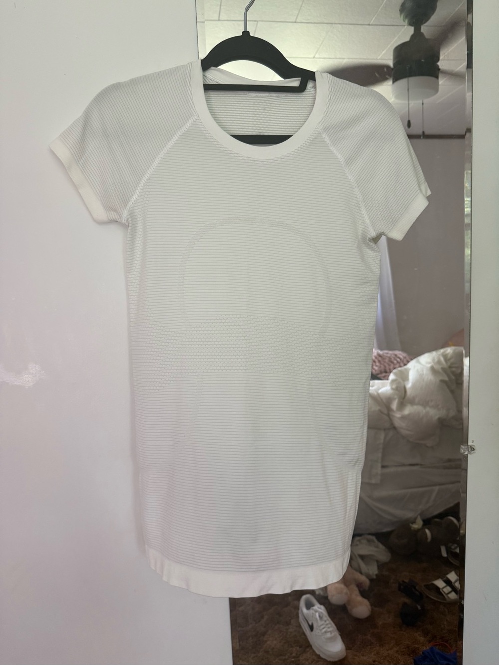 White Lululemon swiftly tech short sleeve